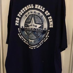Dallas Cowboy tee. Lone Star Legend on from of shirt